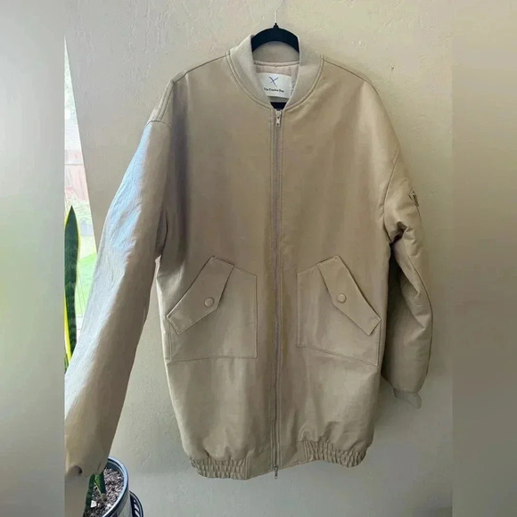 THE FRANKIE SHOP Oversized faux leather bomber jacket - Picture 5 of 8